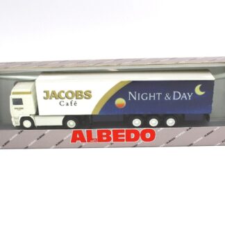 Albedo 300133 Volvo F12 Jacob's Café Night & Day